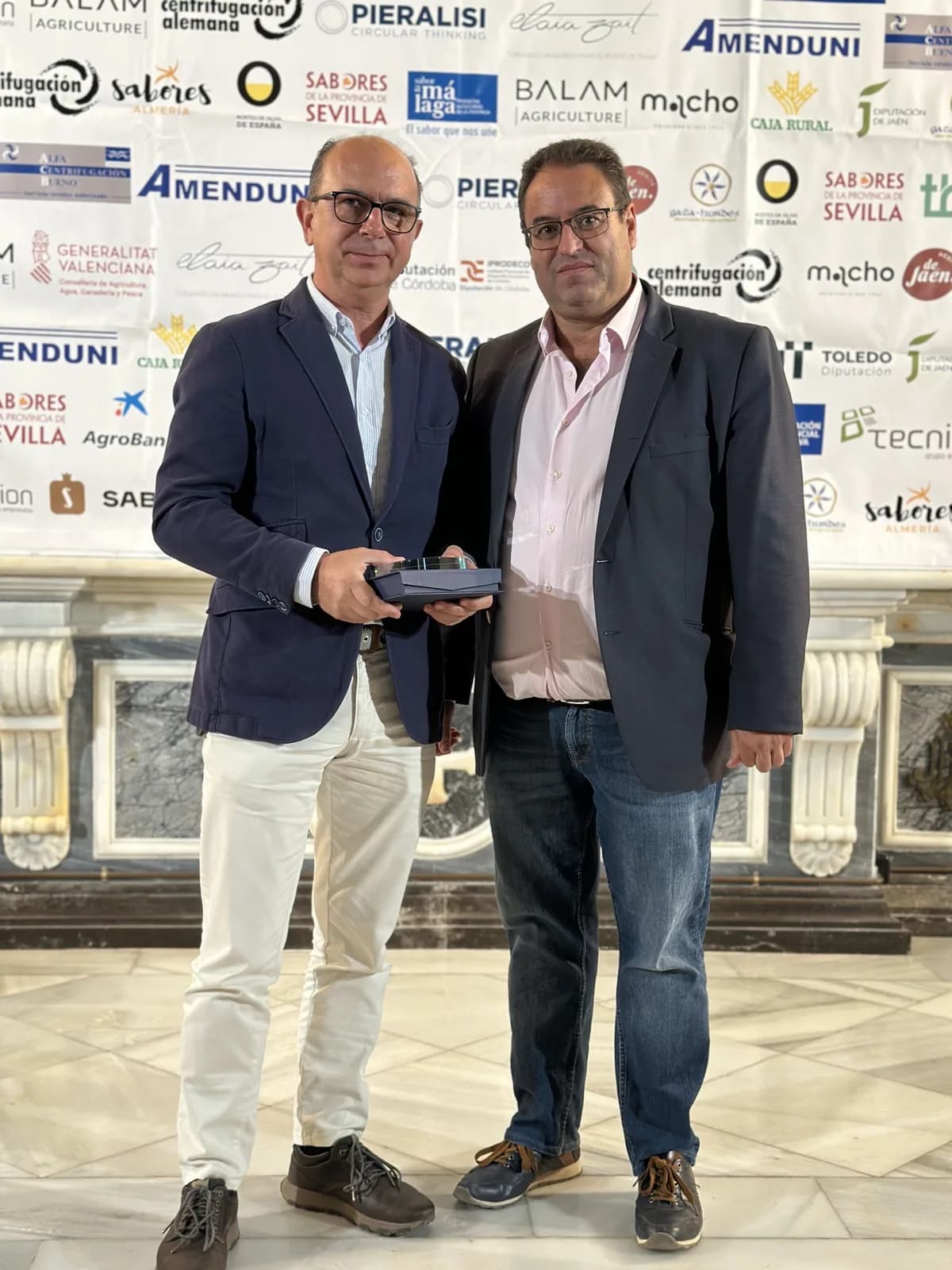 Representantes de Martín de Prado con un reconocimiento del sector del AOVE